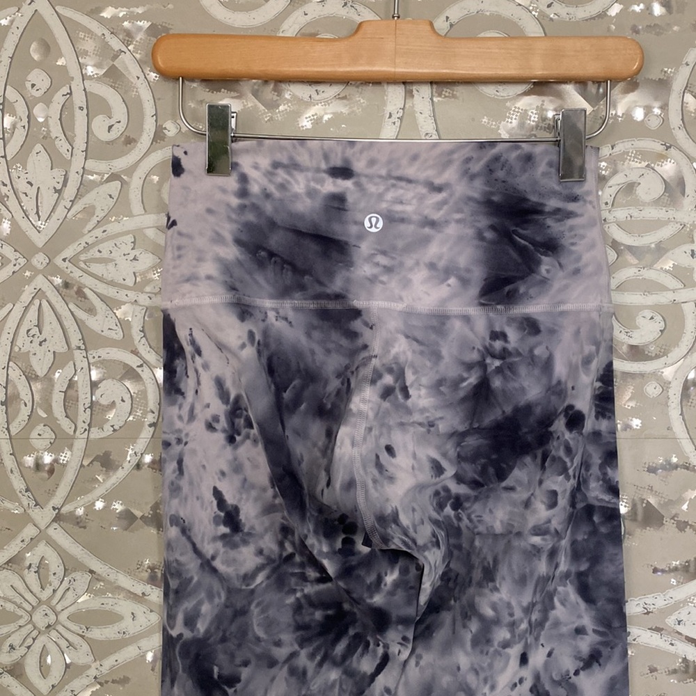 lululemon athletica Tie-Dye Leggings - Black and Gray - Picture 4 of 6